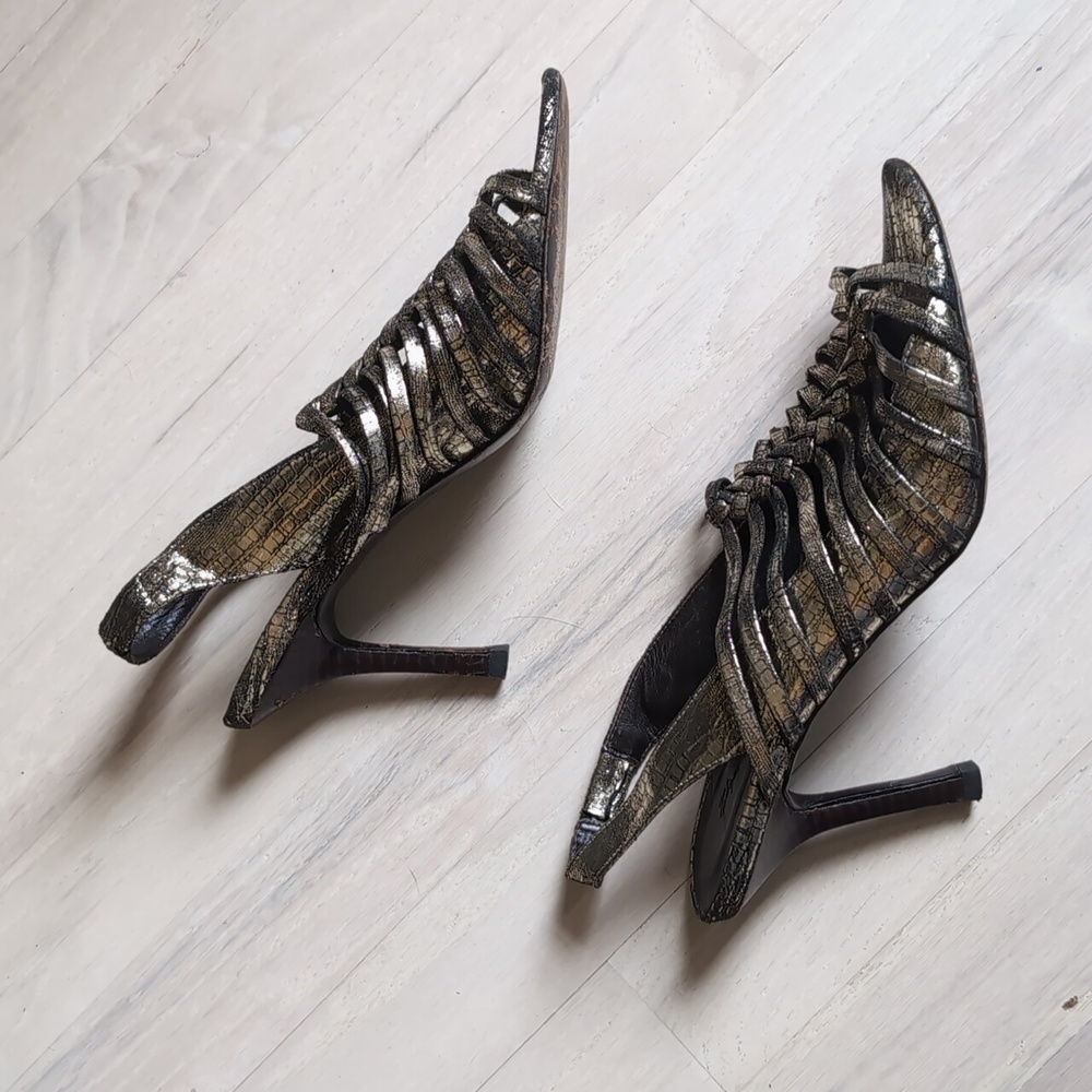 Elizabeth and James Metallic Black Gold Sandals